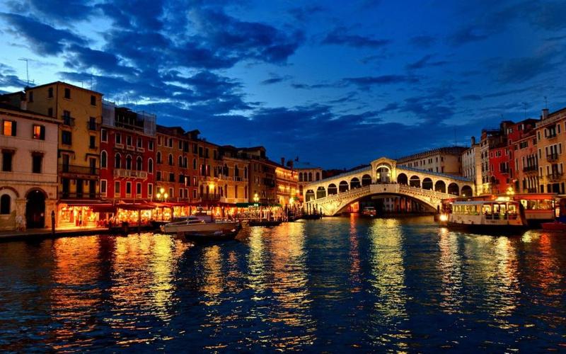 形容威尼斯夜景的（形容威尼斯的夜色美好可爱）